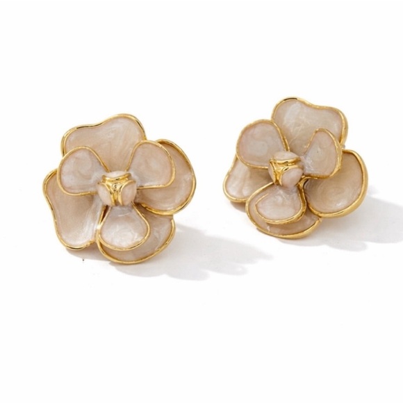 Jewelry - New! Amalie Ivory Flower Post Earrings (2013) NWOT